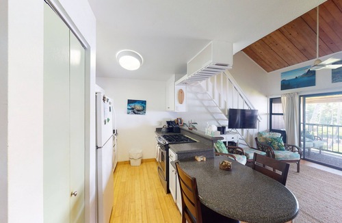 Kaunakakai Condo | Secluded, third-floor condo with ocean views, WiFi & outdoor pool