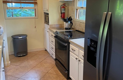 Maunaloa House | See Kalaupapa! Laid back Molokai beach-hideaway awaits.