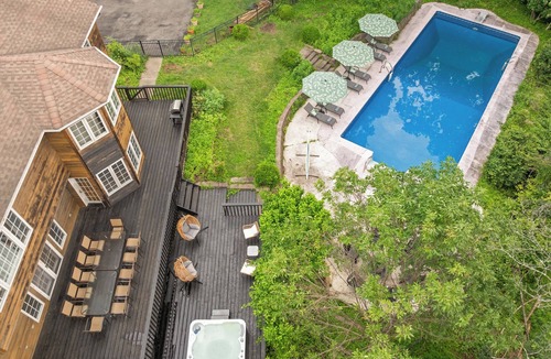 Chester Villa | Serene 10BR Retreat w/Pool, Gym & Hot Tub