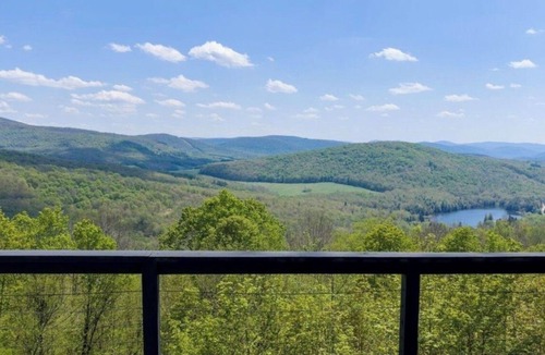 Bovina Center Ski Chalet | Serene 4-bedroom chalet in charming Catskills awaits you- amazing Mountain Views