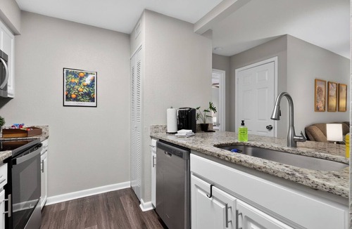 Baymeadows Apartment | Serene Mins 2 Beach Sand *Mayo Clinic + Everbank