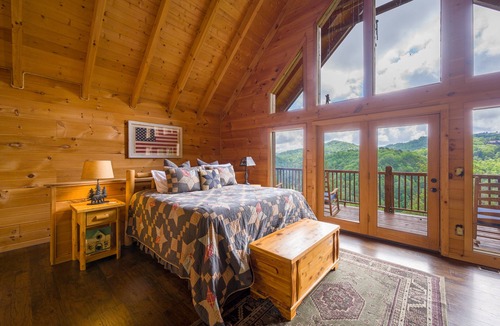 Sevierville House | Serene Mountain Getaway⭐️Views⭐️Gated Community⭐️Hot Tub⭐️Wildlife!