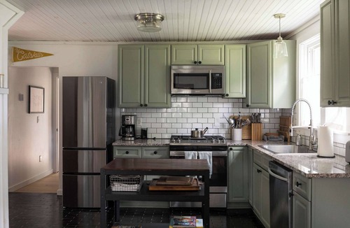 Livingston Manor House | Shandelee Brook House - Hot Tub Serenity, Peaceful Surroundings - 5 Mins to Livingston Manor