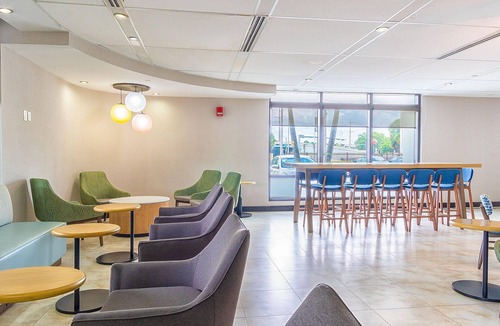 Miami Springs Hotel | Short Distance From The Well Known Sites! 2 Family-friendly Units, Onsite Pool