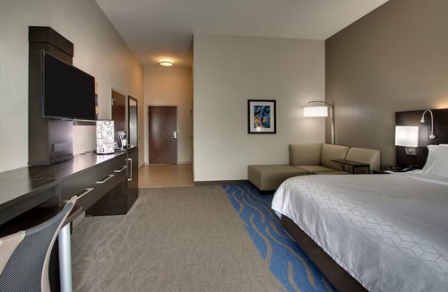 Strasburg Hotel | Sight & Sound Theatre King Rm Breakfast, Pool&Gym