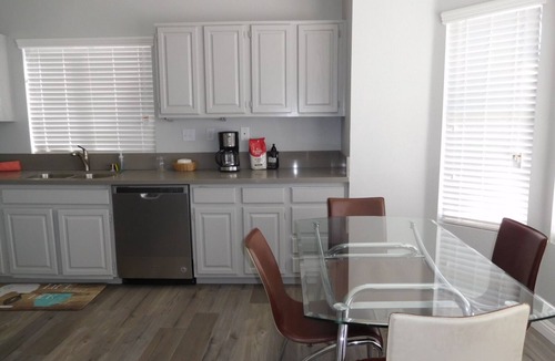 Spring Valley House | Signal story 4 Bedrooms home close to Strip