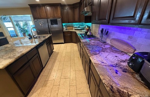 Paradise House | Sinatra-Themed Las Vegas House 6 bedroom ~ 12 beds with Pool & Game Room