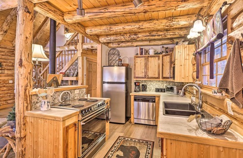 Blue River Cabin | Ski & Hike! Hot Tub Hideaway in Breckenridge