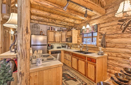 Blue River Cabin | Ski & Hike! Hot Tub Hideaway in Breckenridge