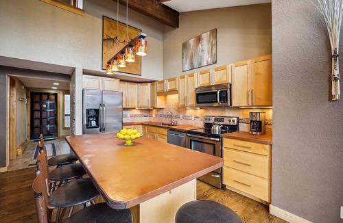 Four O'Clock Condo | Ski-In Breckenridge Condo with Hot Tub & Mountain Views at 4 O'Clock Lodge A16.