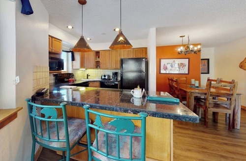 Four O'Clock Condo | Ski-in/out ground-floor condo with hot tubs, fireplace, gym & views