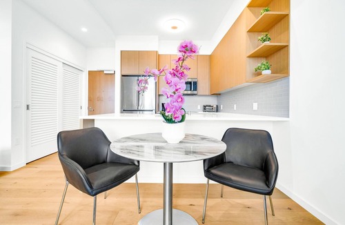 Ala Moana Condo | Sky Ala Moana 43rd fl PENTHOUSE Ocean & Diamond head view 1 Parking