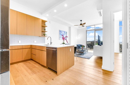 Ala Moana Condo | Sky Ala Moana 43rd fl PENTHOUSE Ocean & Diamond head view 1 Parking