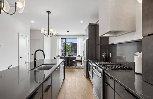 Hurwood Heights House | Sleek Nashville Trio Townhomes | 9BR + 3 Hot Tubs