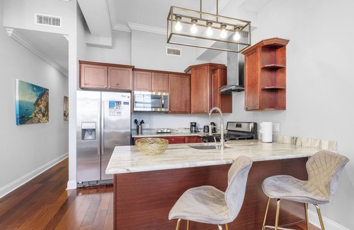 Olde Kensington Apartment | Sleek Northern Liberties 1-Bedroom - Rooftop Pool, Gym & Concierge