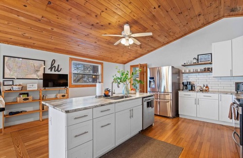 Black Mountain Cabin | Sleeps 18 Cinema/Sauna/Game Rm/Hot Tub/Fire pit