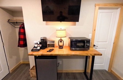 North Greece House | Sleepy Bear Inn