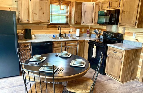 Townsend Cabin | Smoky Hideaway 2Bed 2Bath Cabin Peaceful Retreat