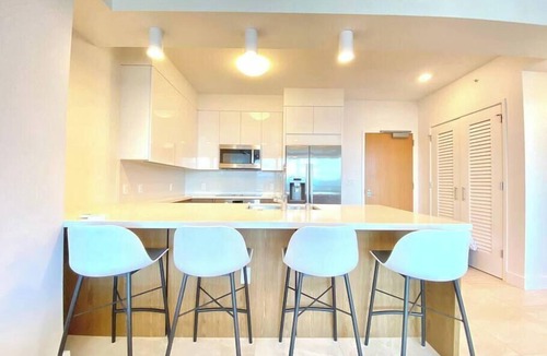 Ala Moana Condo | Sophisticated 2bdrm Condo with Stunning Views
