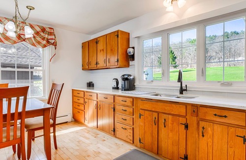 Honeoye House | Southwest Sunrise: Perfect Family Retreat + Stunning Sunsets!