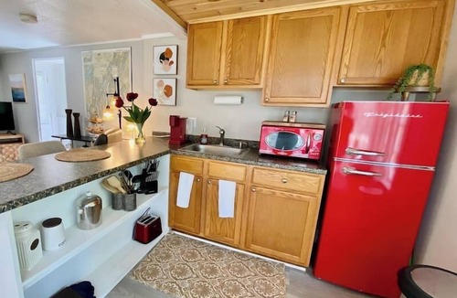 Edgecomb Cottage | Spacious 1 Bedroom Cottage Close to Everything 2