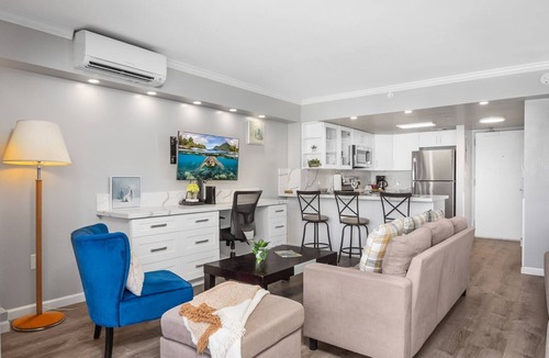 Waikiki Hotel | Spacious 2 Units Retreat at the Ilikai Hotel – Accommodates 10 Guests