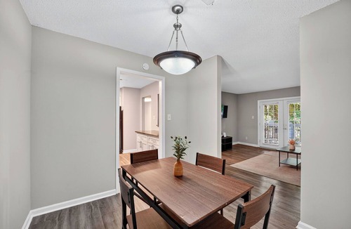 Marietta Apartment | Spacious 2Bd/2Bth Apt I Private Porch I Parking