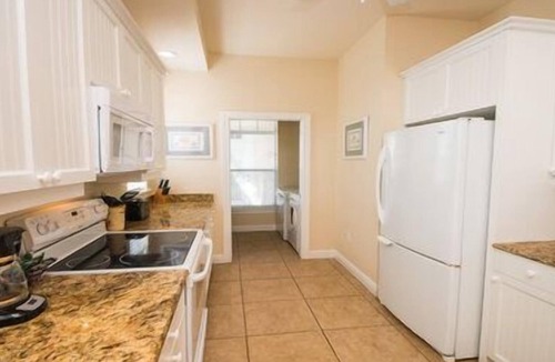 Bradenton Beach Hotel | Spacious 2BR condo. Perfect for family gatherings