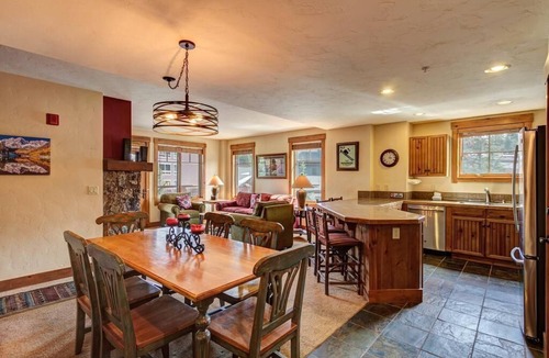 Christie Heights Condo | Spacious 2BR Thunder ski-in condo w/hot tubs & pools - walk to town & gondola!