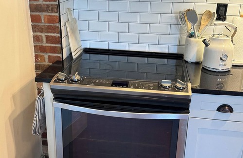 Bedford-Stuyvesant Apartment | Spacious 3-bedroom apartment with AC, fitness room, WiFi in vibrant Brooklyn