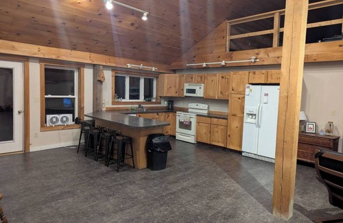 Boothbay House | Spacious 3 bedroom home in a quiet, woodsy, setting in gorgeous Boothbay, Maine