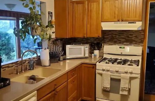 Amherst House | Spacious 3BR/2BA 20 min from Niagara Falls & the Buffalo Bills Stadium