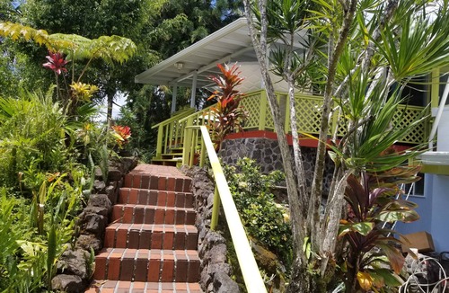 Keaau House | Spacious 4 bedroom 3 bathroom fully remodeled home.