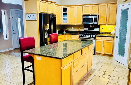 San Diego Country Estates House | Spacious 4-bedroom house in welcoming Ramona with AC, WiFiand built in ROMANCE !