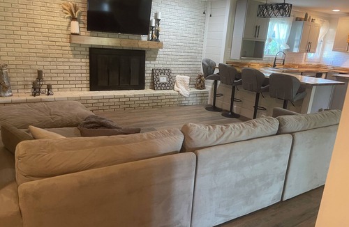 Waverly House | Spacious 4-br/3ba home in marvelous Waverly. Boasting a lg yd with a small creek