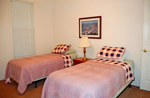 Eastport House | Spacious 4 BR with first FL. BR in Eastport is close to everything! AND PARKING!