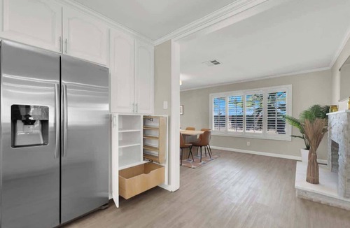 Enterprise House | Spacious 4BR+Den w/Pool, Jacuzzi, BBQ, Near Strip