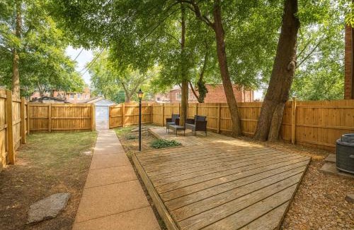 Soulard Apartment | Spacious 4BR Soulard Duplex with Patio & Parking