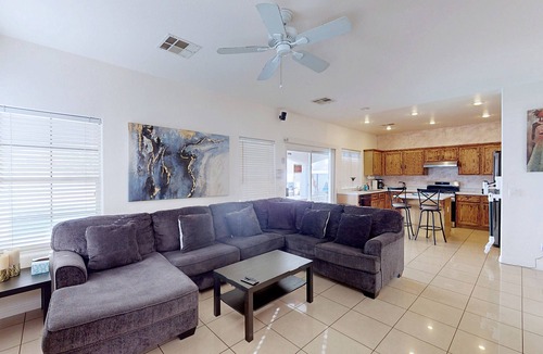 Sovana House | Spacious 6-bedroom house in lovely Las Vegas with Pool, Spa and Billiards