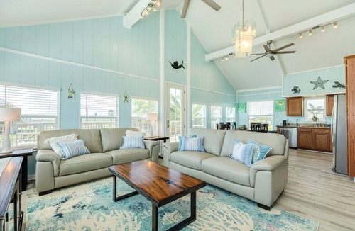 San Luis House | Spacious and Open Freshly Remodeled Beach House.