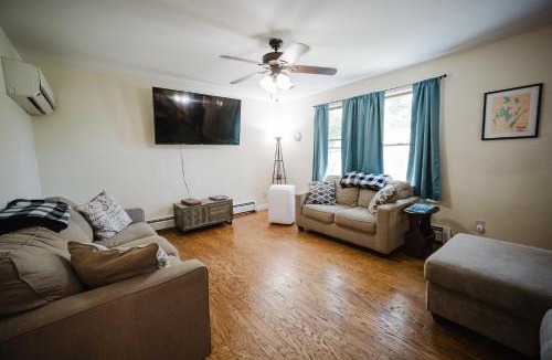 Sidney House | Spacious Country Home, Hot Tub, Fire Pit, Deck