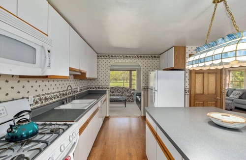 Grand Junction House | Spacious Country Home & 15 minutes from Lake Michigan