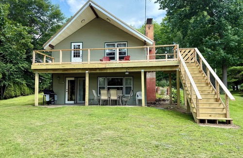 Suring House | Spacious Dog Friendly House in Oconto County