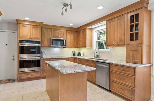 Parole House | Spacious Edgewater Home Deck & Sleeps 8