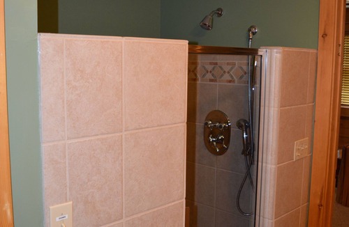 Sevierville Cabin | SPACIOUS FAMILY RETREAT NEAR ALL THE FUN! STUNNING VIEW, EASY ACCESS.