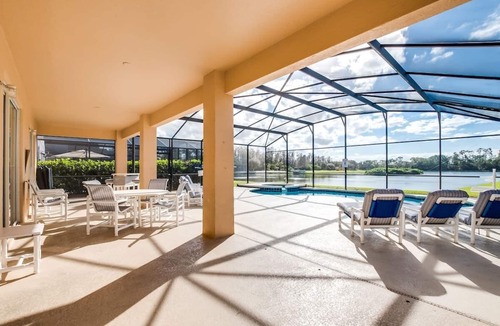 Lake Berkley House | Spacious Lake Front Villa with Private Pool & Spa