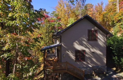 Apple Ridge Cabin | 🍁Spacious Pvt 3-Level 2-Deck Lodge🍁2Grt Rm/3K/2T/3Bunk🍁Fireplace🍁Foosball🍁