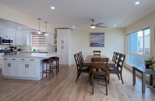 Santa Ana Heights Apartment | Spacious remodeled upstairs unit located just one house from the sand!