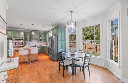 Newport News House | Spacious Solace House in Historic Hampton- bedroom with full bath on 1st floor