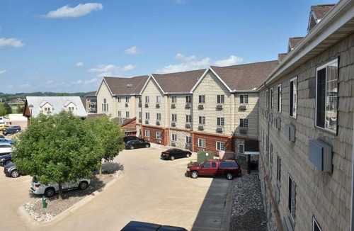 Onalaska Hotel | Spacious Suite w/Whirlpool & Free Parking | 6mi to Hamlin Homestead